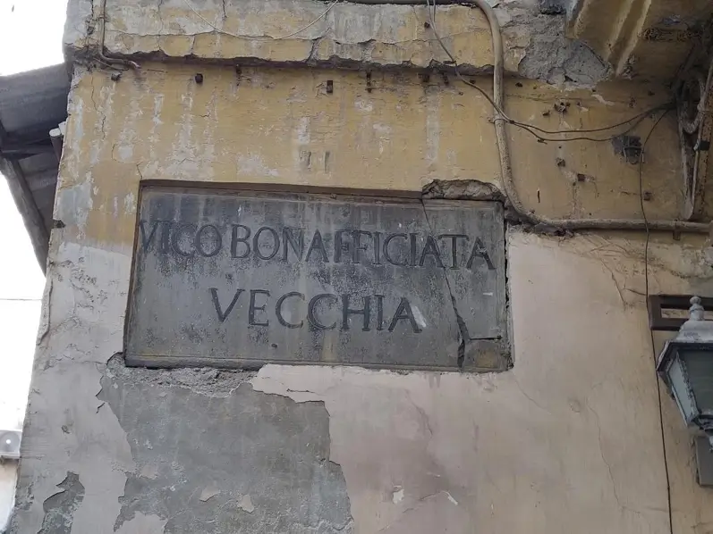 Napoli e il dono: la storia del Vico Bonafficciata Vecchia e del Lotto delle Zite Napoli e il dono: la storia del Vico Bonafficciata Vecchia e del Lotto delle Zite